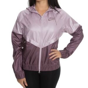 Nike Sportswear Windrunner Women's Jacket in a two-toned purple/plum
